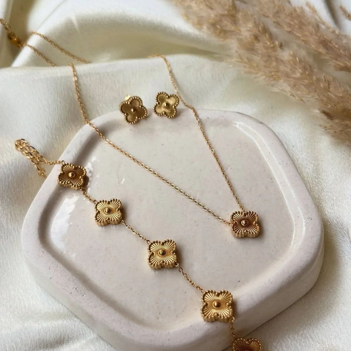 Clover Trio Piece Set