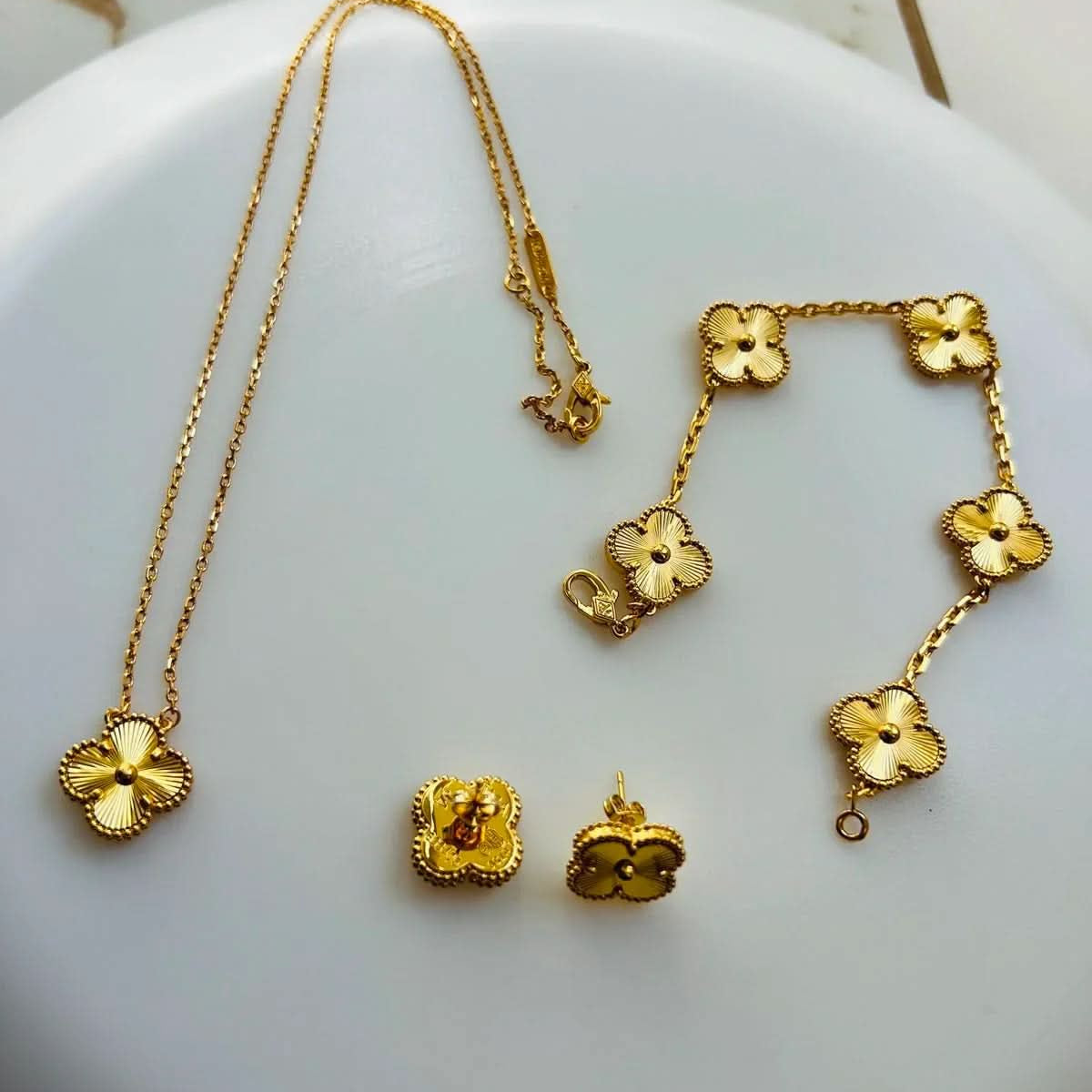 Clover Trio Piece Set